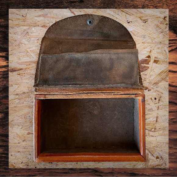 Vintage Mexican Tooled Leather Box - Picture 5 of 7